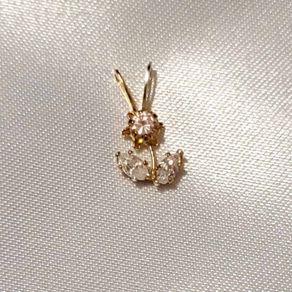 14kt solid gold Flower Pendant